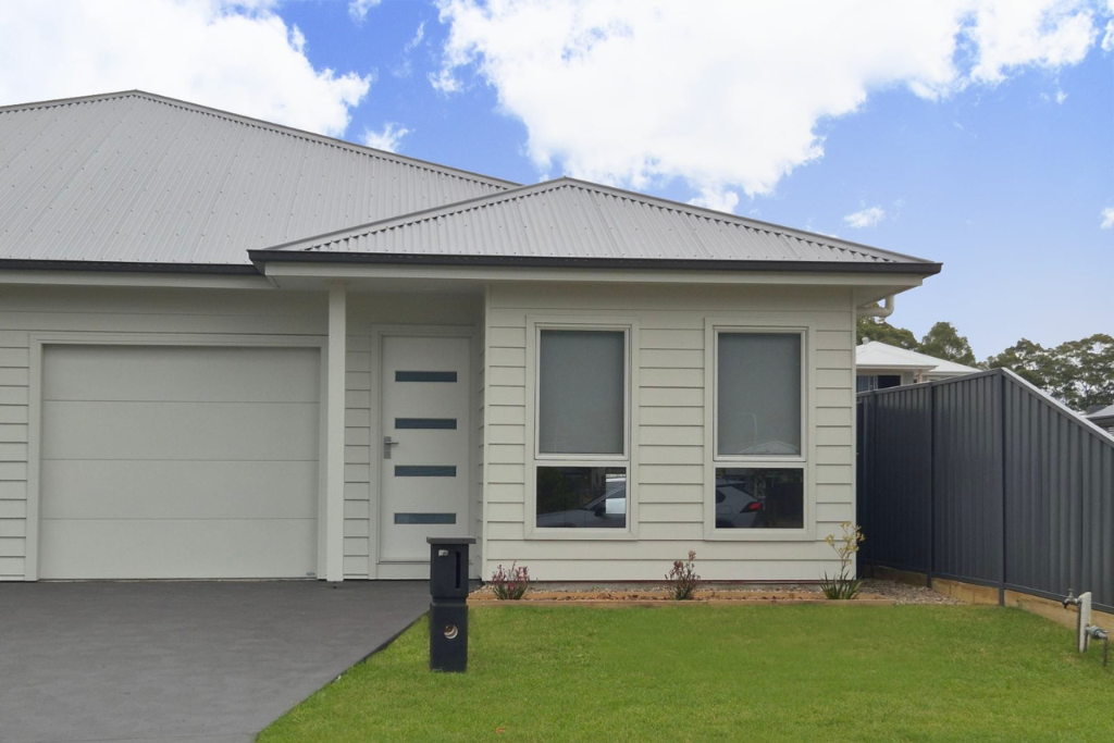 17b Gipsy Moth St, Badagarang, NSW 2540