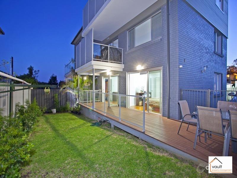 2/15 Myrtle St, Coniston, NSW 2500