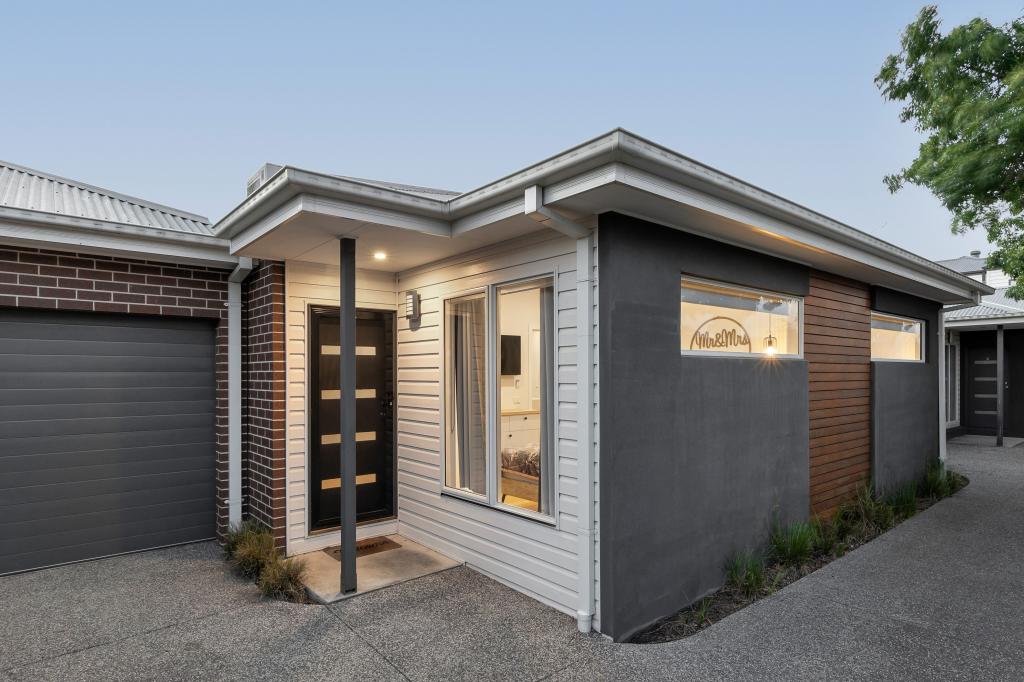 2/26 Eames Ave, Brooklyn, VIC 3012