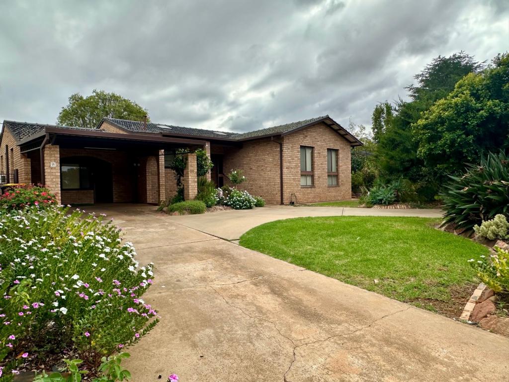 96 Blumer Avenue, Griffith, NSW 2680