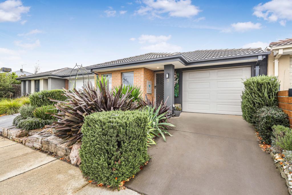 5 Cubbie Way, Clyde North, VIC 3978