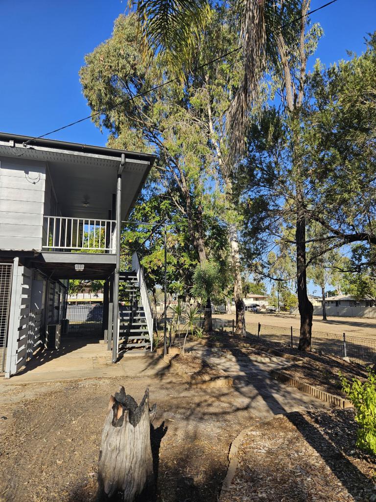 27 Brock Cres, Dysart, QLD 4745
