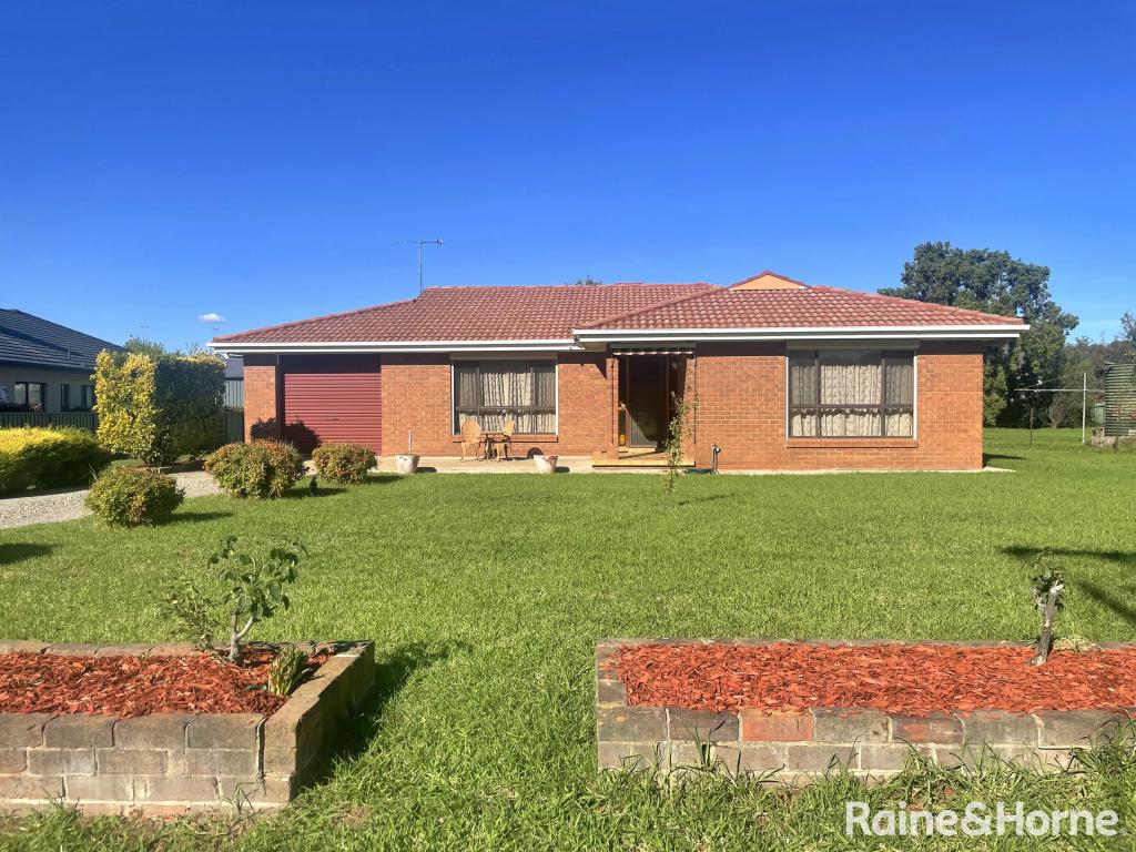 4 Willawong St, Young, NSW 2594