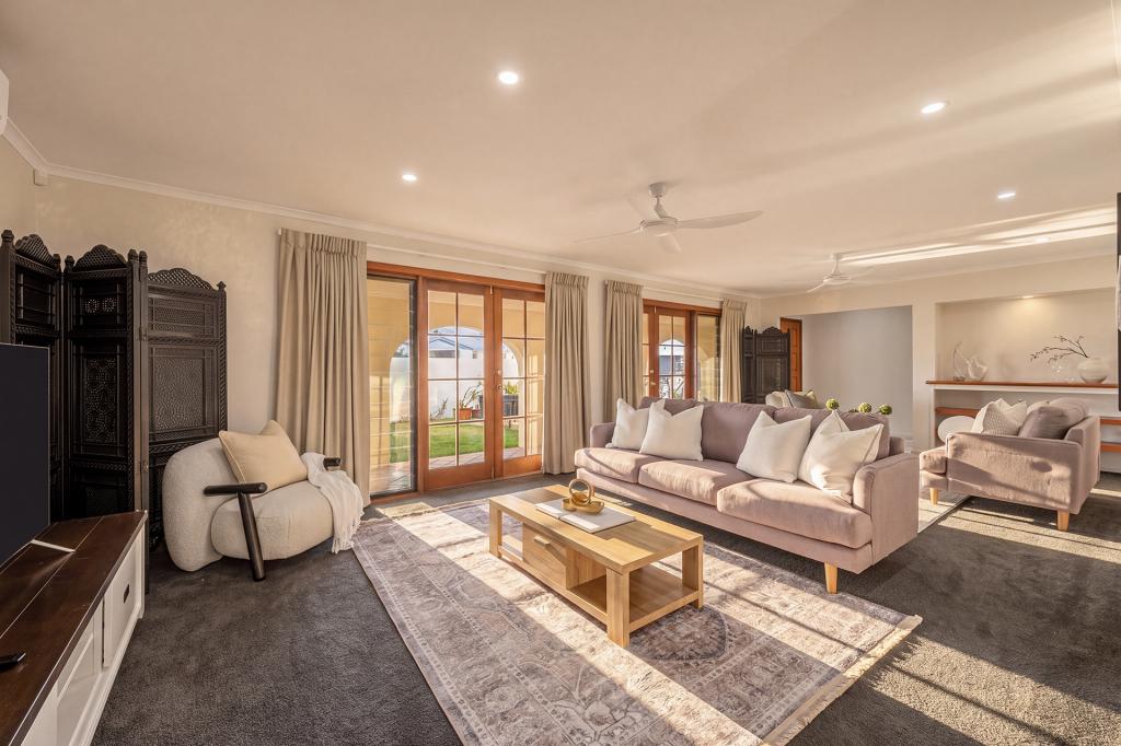 330 Monaco St, Broadbeach Waters, QLD 4218