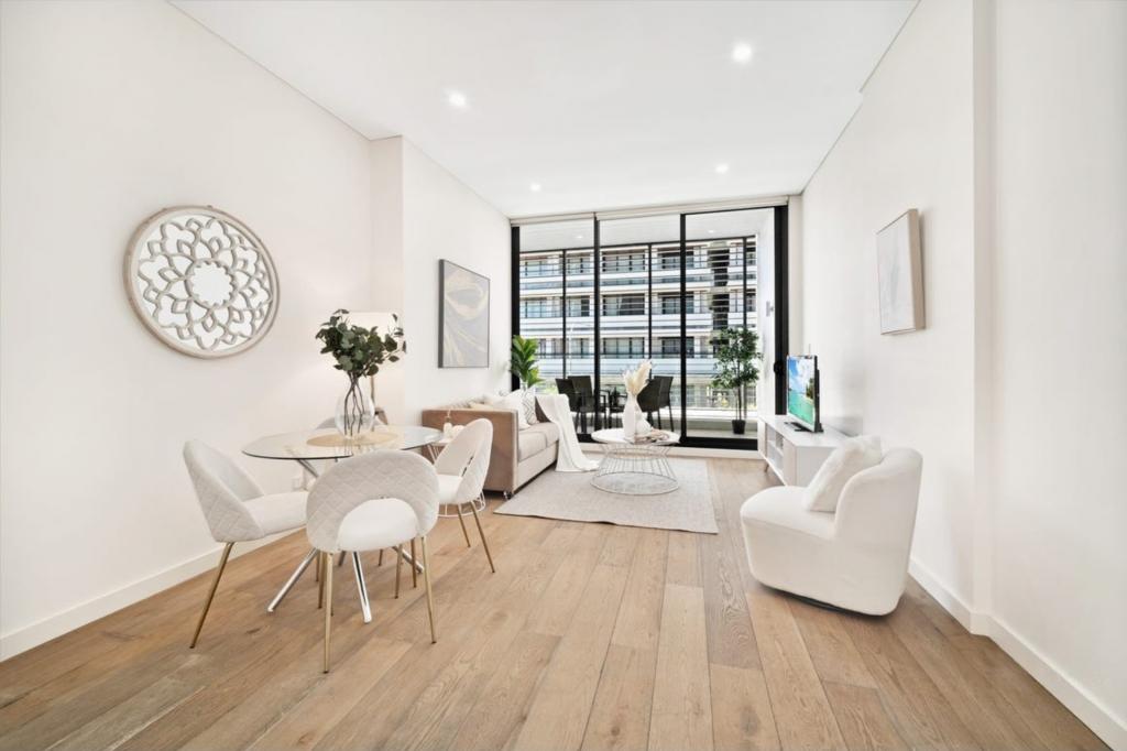 FULLY FURNISHED - A119/16 GADIGAL AVE, WATERLOO, NSW 2017