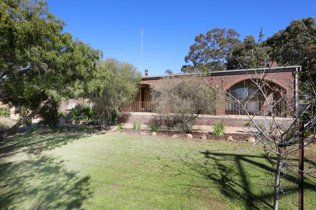 70 Blyth Rd, Clare, SA 5453