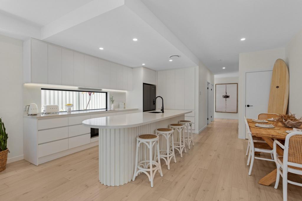 2/76 Seagull Ave, Mermaid Beach, QLD 4218