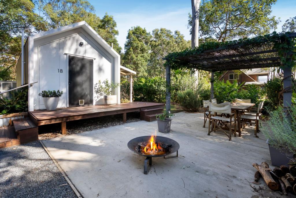 18 Gilcrest Rd, Russell Island, QLD 4184