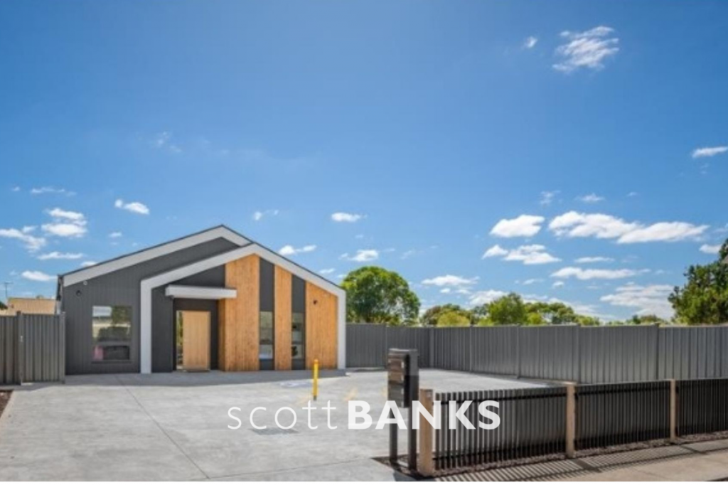 4/11 Raymond St, Melton South, VIC 3338