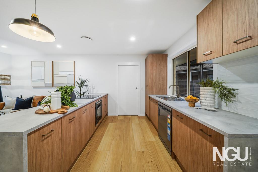 4 John Davison Pl, Crestmead, QLD 4132