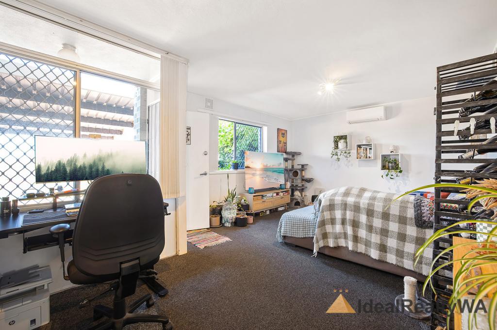 1/18 Greville Way, Girrawheen, WA 6064