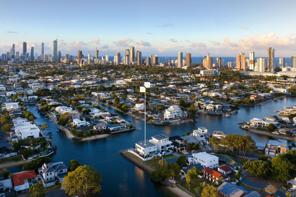 52 Clear Island Rd, Broadbeach Waters, QLD 4218