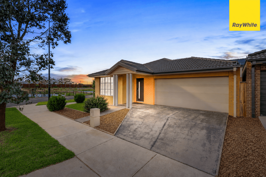 12 WINGFIELD DR, THORNHILL PARK, VIC 3335