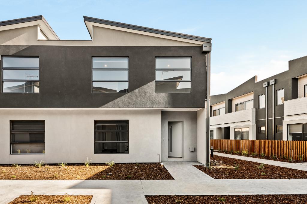 2 Roller Walk, Pakenham, VIC 3810