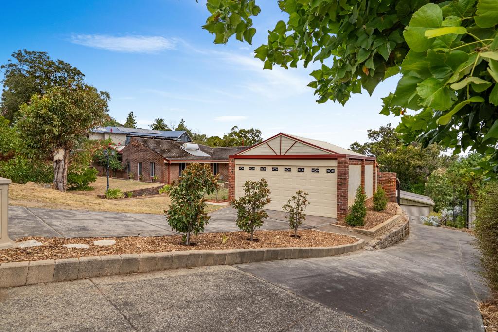 11 Bromfield Dr, Kelmscott, WA 6111