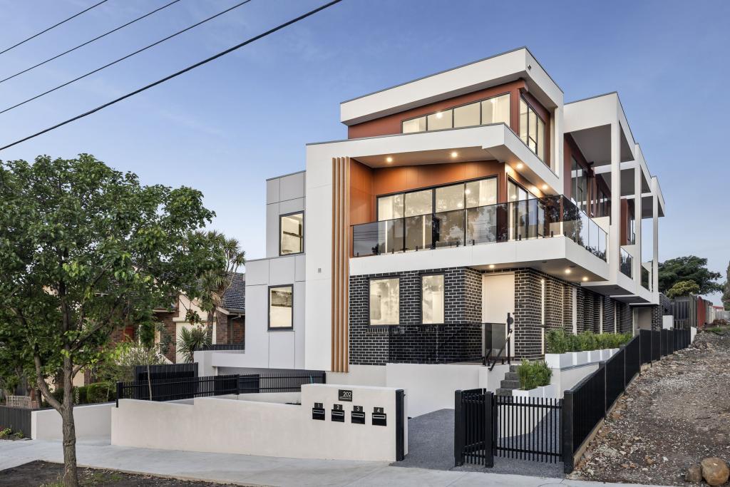 1/202 ROSAMOND RD, MARIBYRNONG, VIC 3032