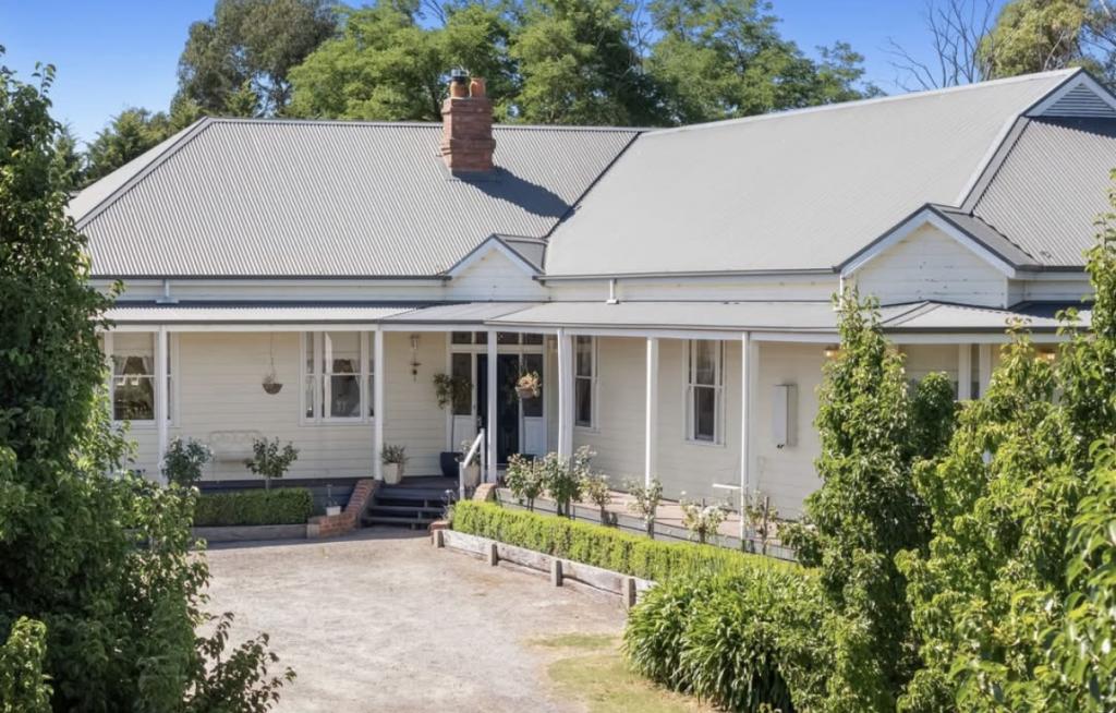 10 Namnan Way, Gisborne South, VIC 3437