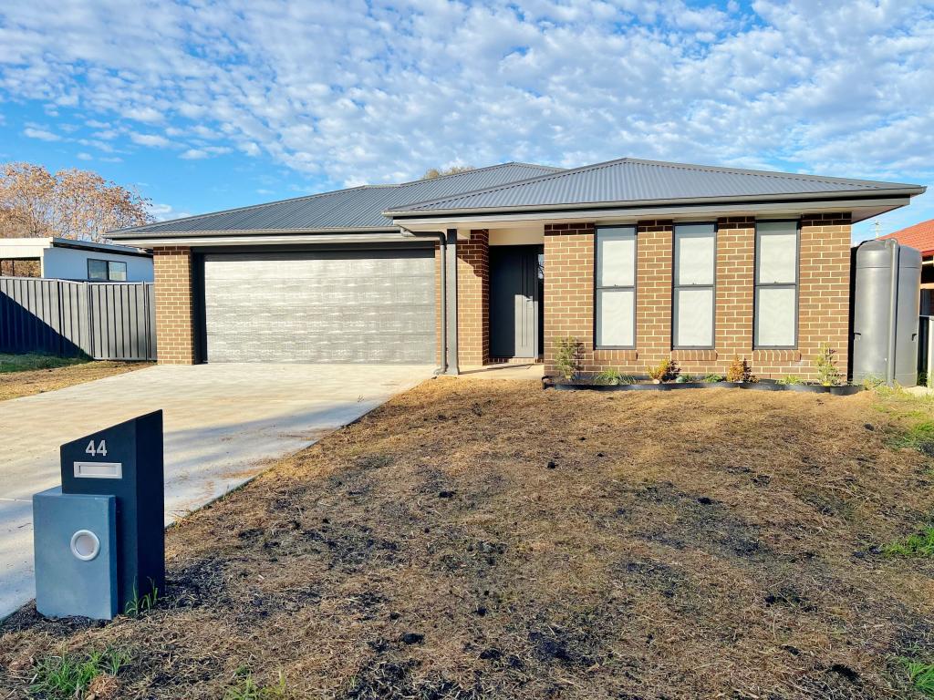 44 Miro St, Young, NSW 2594