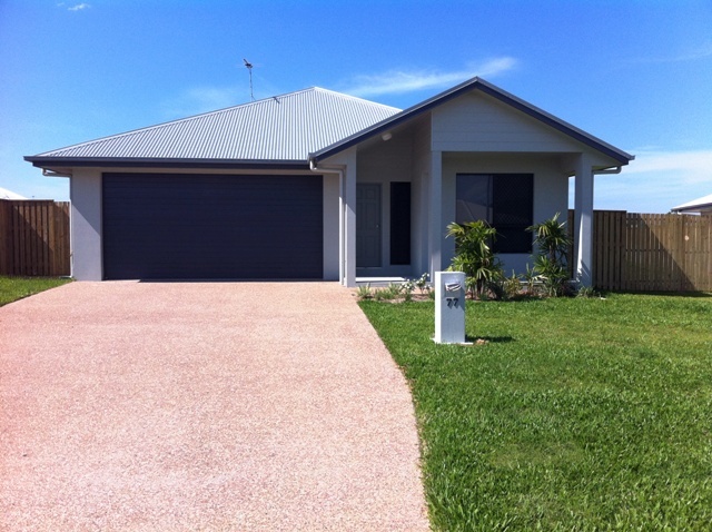 77 Bilbao Pl, Bushland Beach, QLD 4818