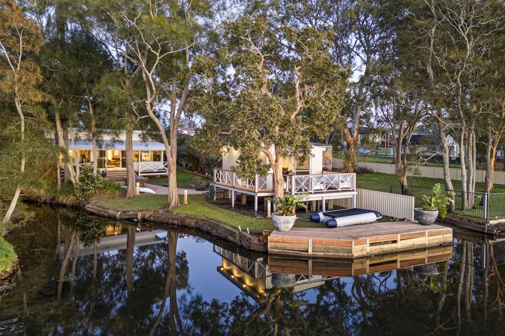 19 Malvina Pde, Gorokan, NSW 2263