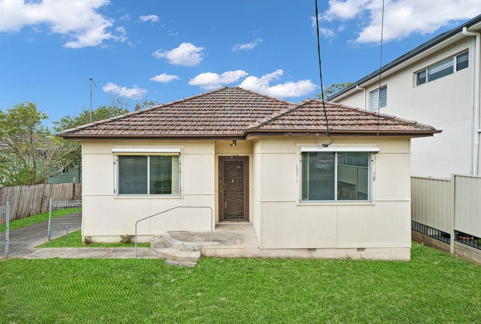 19 BERNARD ST, WESTMEAD, NSW 2145