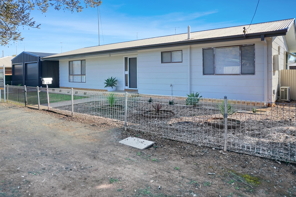 13 STRANGER ST, WEST WYALONG, NSW 2671