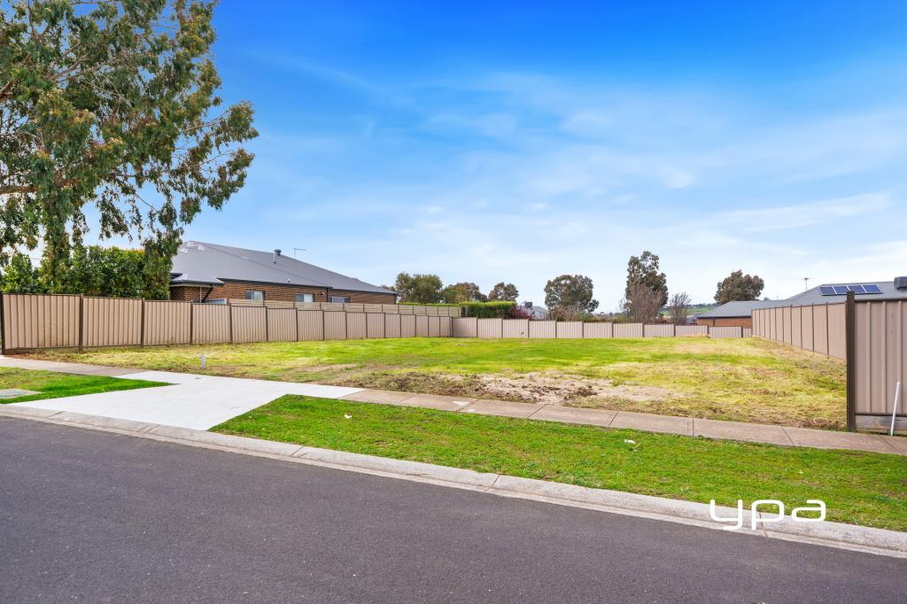 19 Fentonhill Pde, Sunbury, VIC 3429
