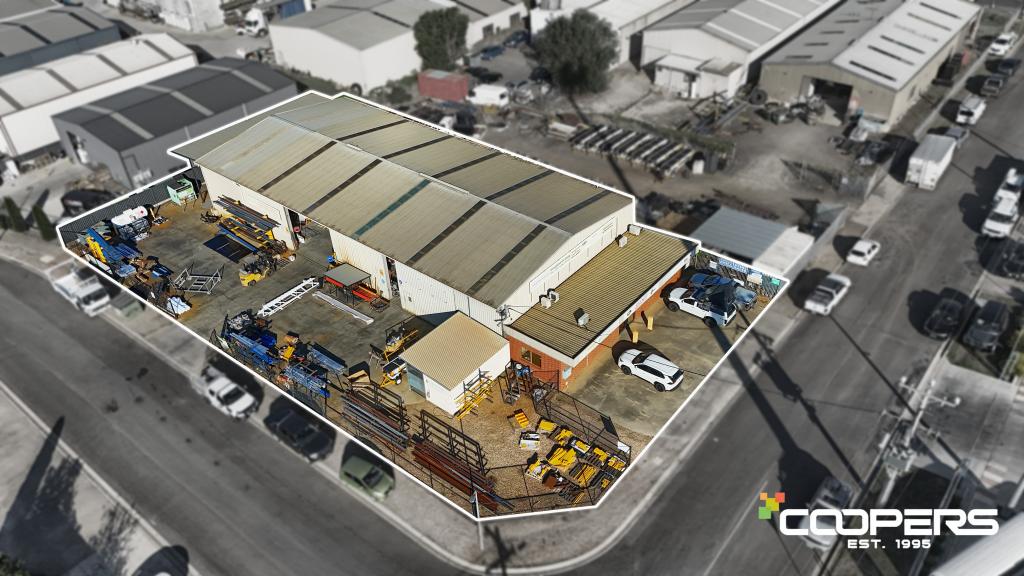 13 REDDROP ST, MADDINGLEY, VIC 3340