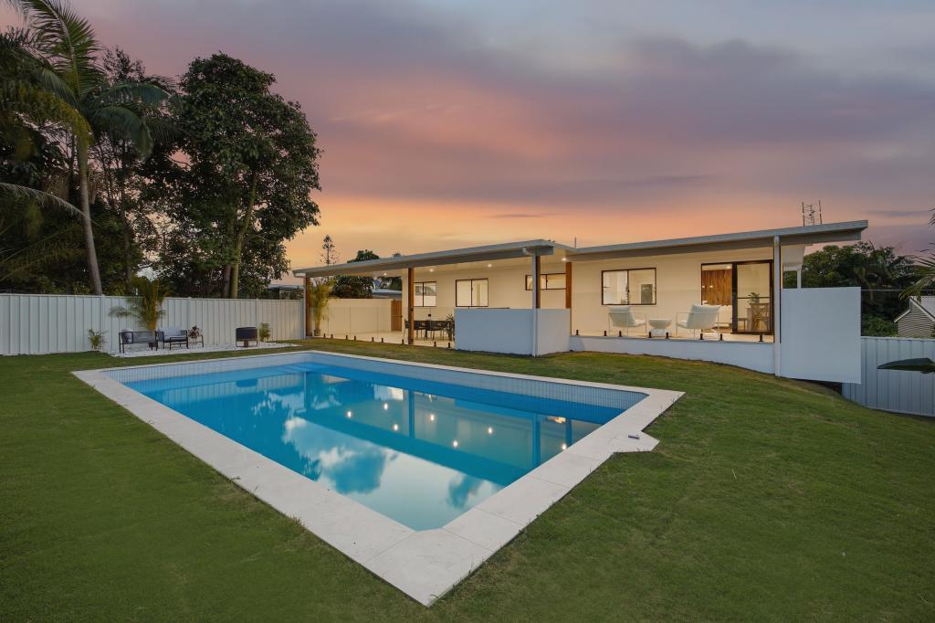 17 Rodlan Pde, Labrador, QLD 4215