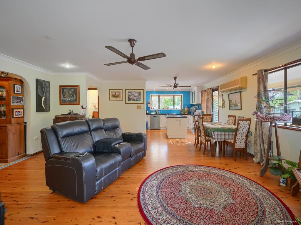 33 Shore Rd W, Booral, QLD 4655