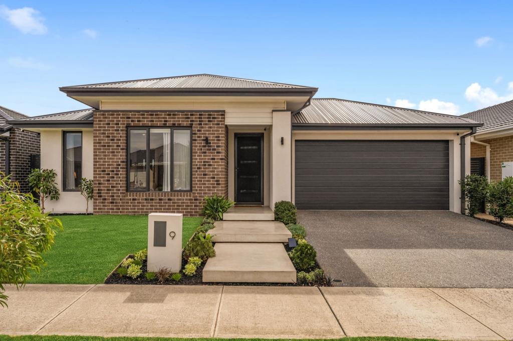 9 Pawell St, Clyde North, VIC 3978