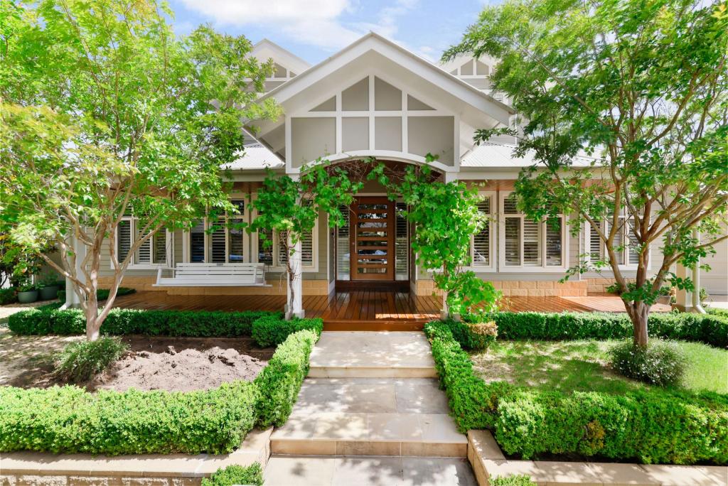 18 Clunes Way, Eynesbury, VIC 3338