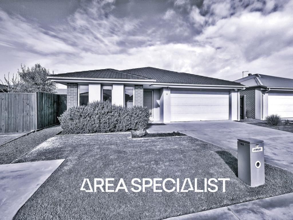 11 Newcastle Dr, Officer, VIC 3809