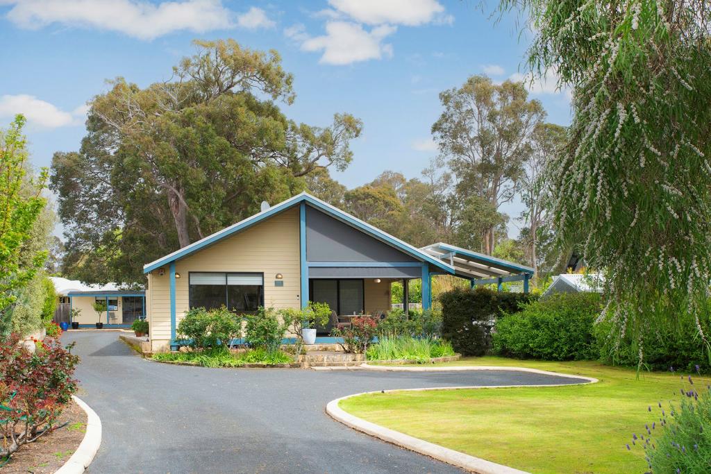 44 THE BOULEVARD, MARGARET RIVER, WA 6285