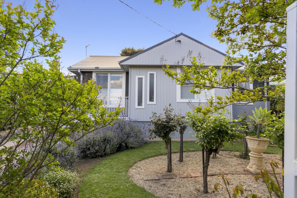 116 Meadow St, Kooringal, NSW 2650