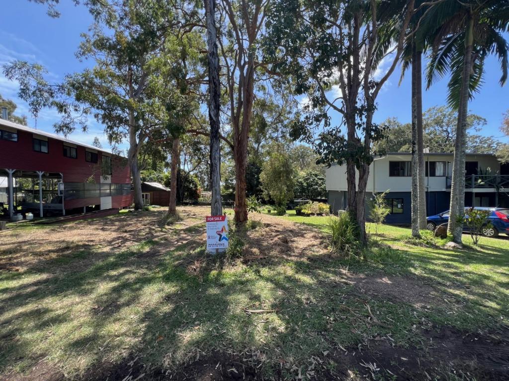 9 Double Bay St, Macleay Island, QLD 4184