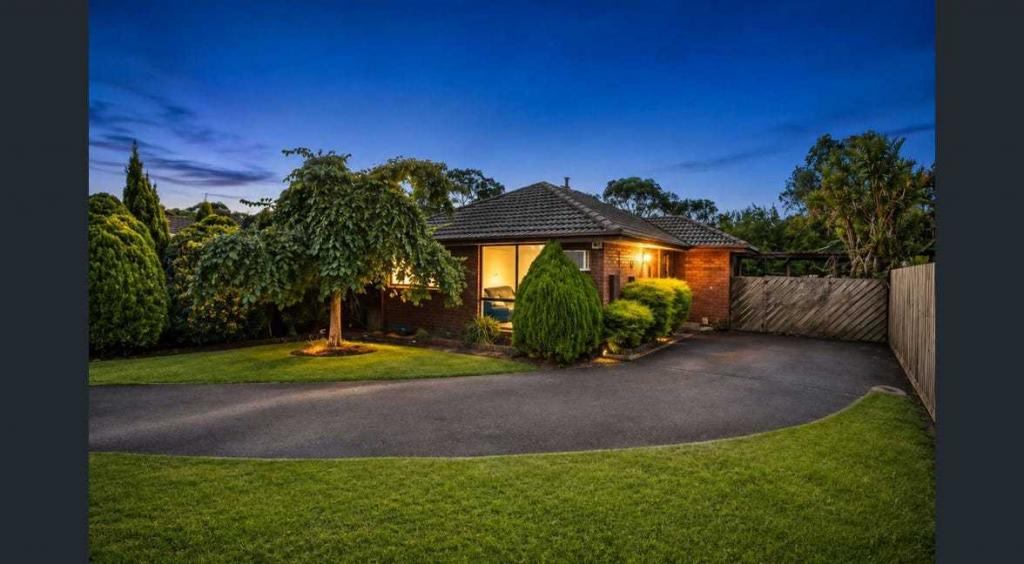 27 Shetland St, Endeavour Hills, VIC 3802