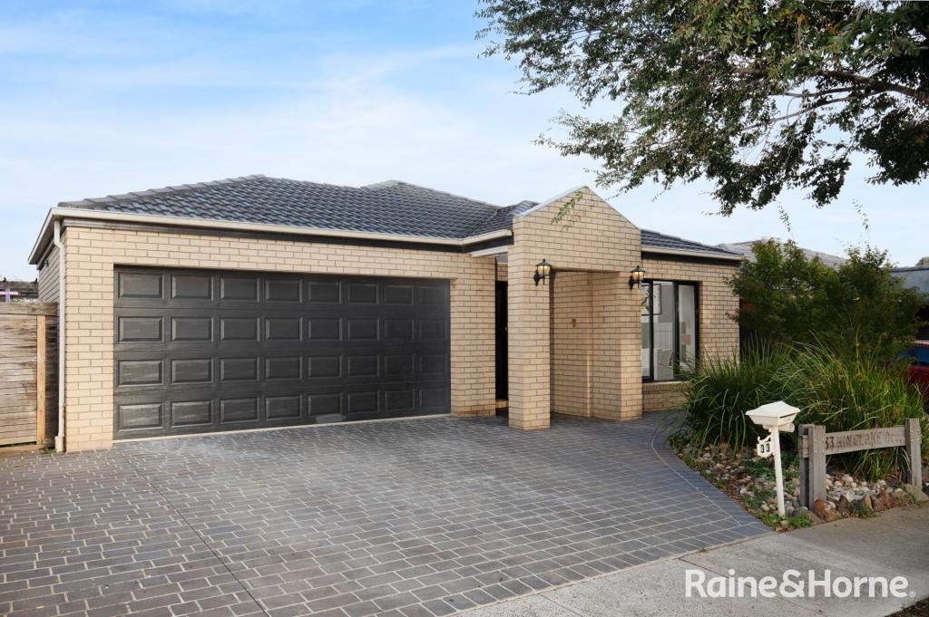 33 Kinglake Dr, Manor Lakes, VIC 3024