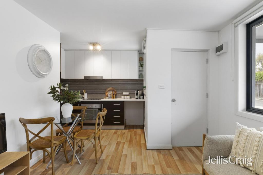 2/5 EMMALINE ST, NORTHCOTE, VIC 3070