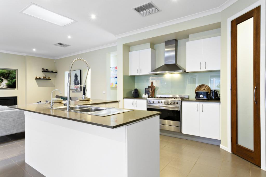 9 Farmhouse Bvd Epping Vic 3076 Onthehouse Com Au