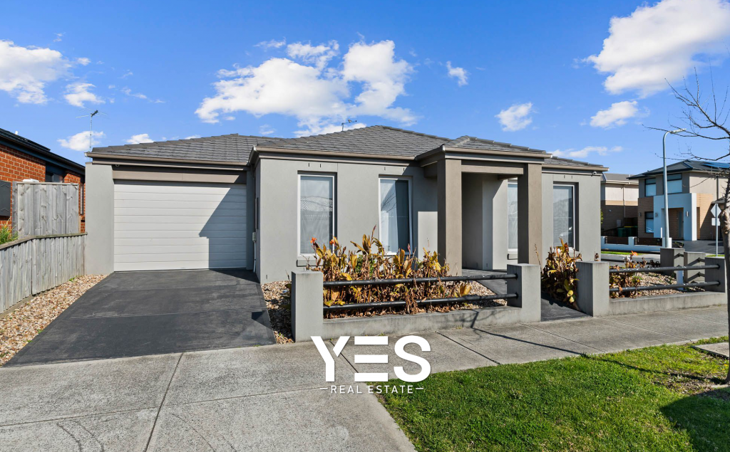 2 The Oaks Ave, Pakenham, VIC 3810