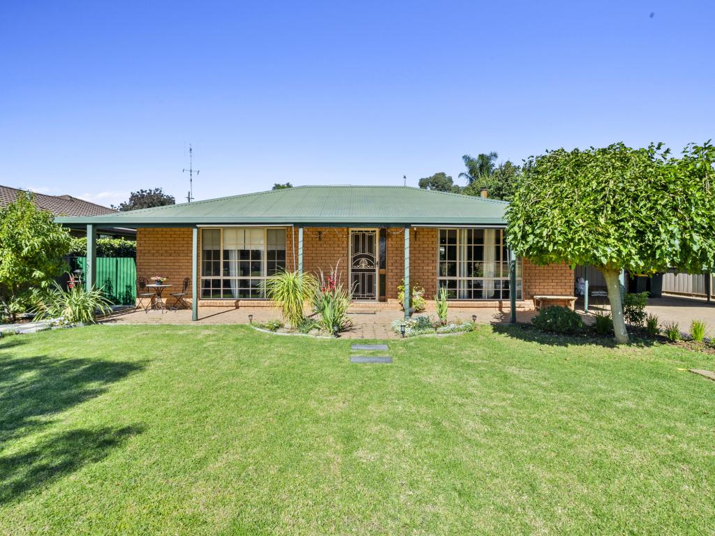 11 Burke St, Finley, NSW 2713