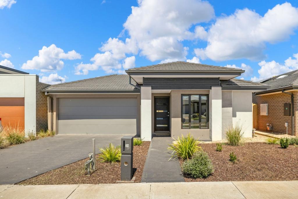 38 MARADONA BVD, DEANSIDE, VIC 3336