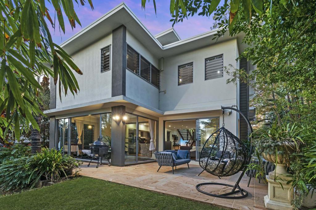 9 EIGHTH AVE, ST LUCIA, QLD 4067