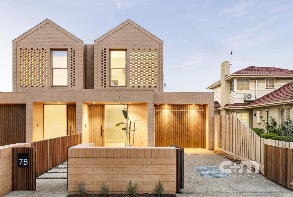7B STENNIS ST, PASCOE VALE, VIC 3044