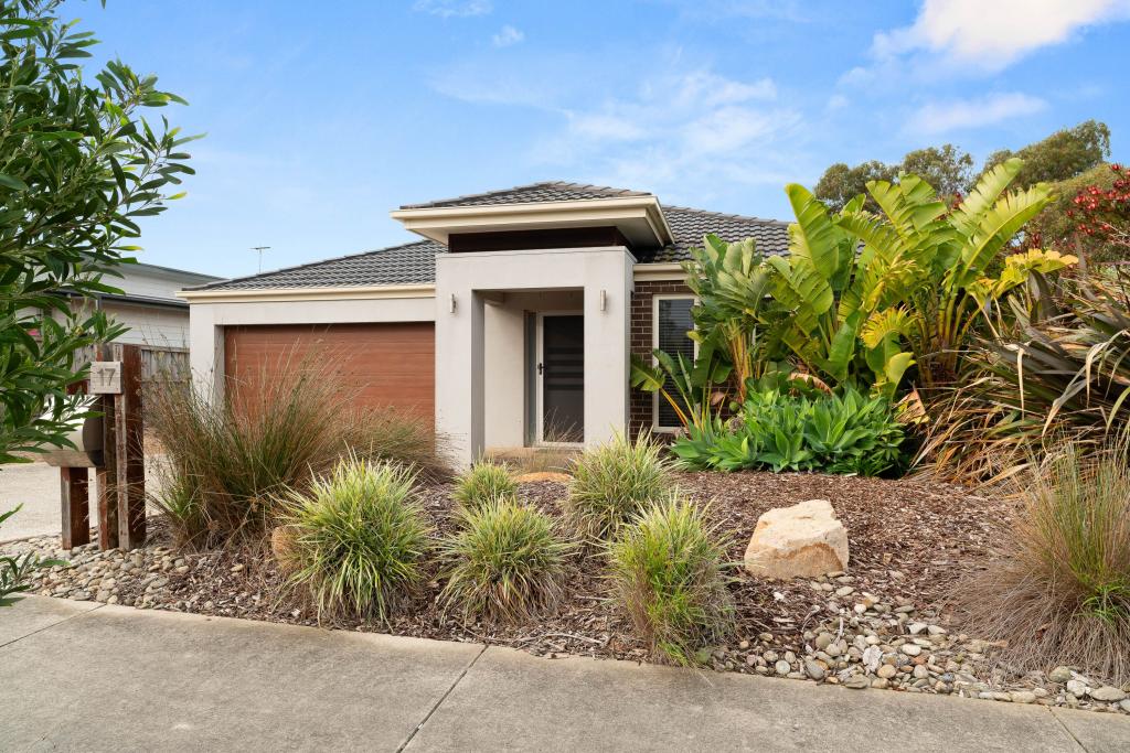 17 Lomandra Dr, Cowes, VIC 3922