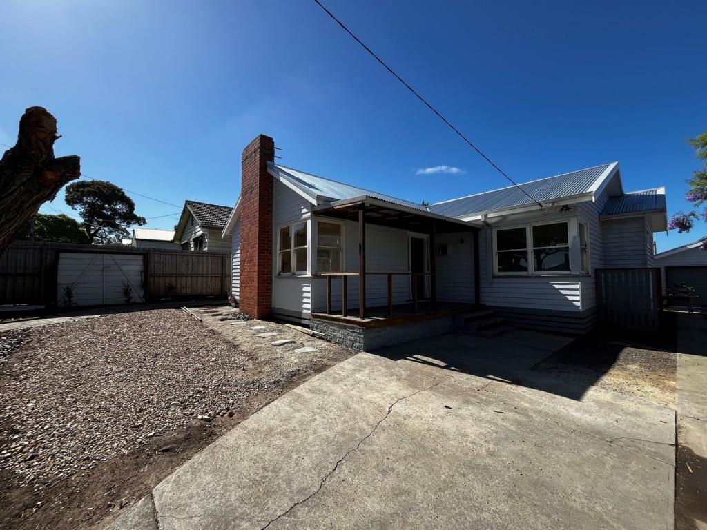 17 Bellarine Hwy, Newcomb, VIC 3219