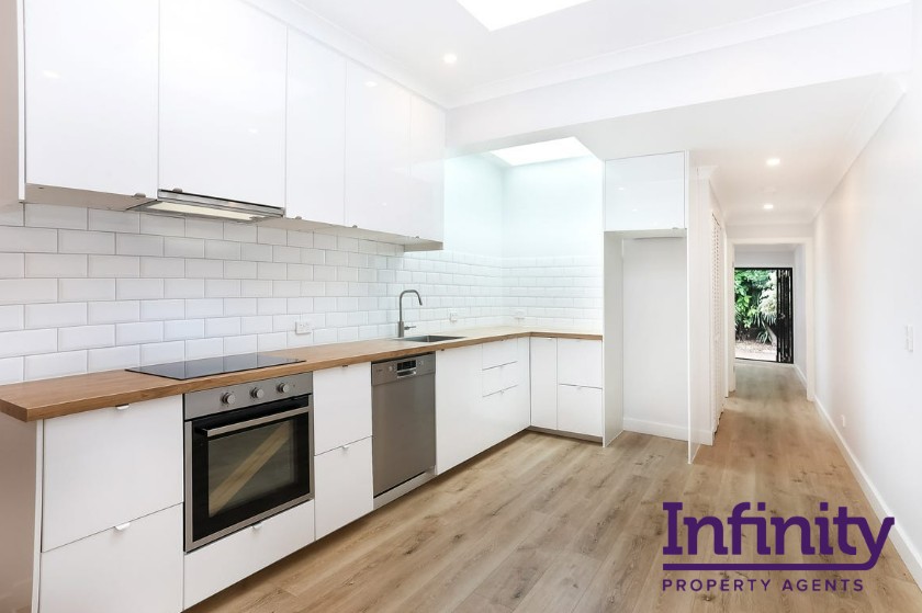 10 FLORA ST, ERSKINEVILLE, NSW 2043