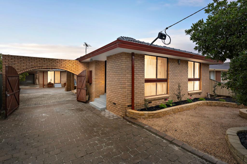 93 PHYLLIS PDE, DEER PARK, VIC 3023