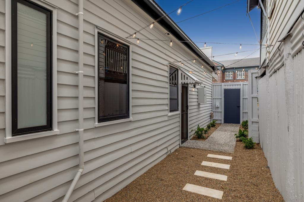 17 TAYLOR ST, NEWTOWN, QLD 4350